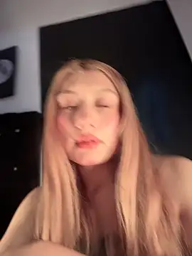 Webcam Model (_Danna)  is live.Free join now!