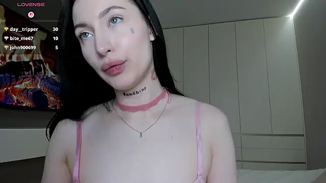 jenniferqueen11 - JenniferQueen11's free webcam - UK Sex Cams