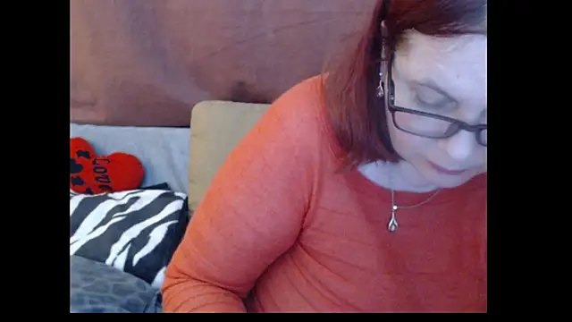 PlayfullMature webcam