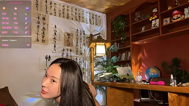 美女meowLili在线直播