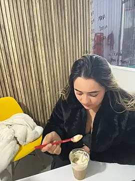 Antonella_Julieta webcam