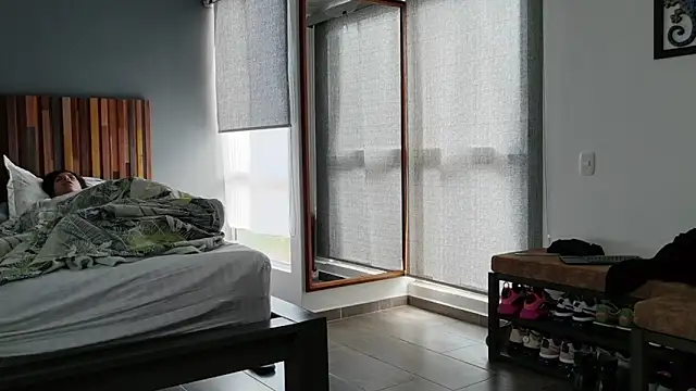 LauraaPeachh1 webcam