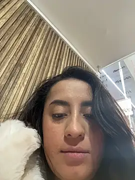 Antonella_Julieta webcam