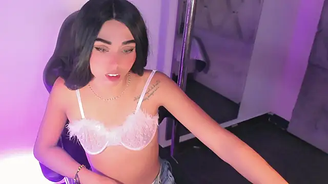 Daniiela_Ember live sex cam
