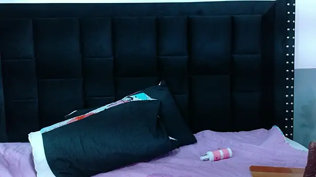 kinkyhousewifee webcam