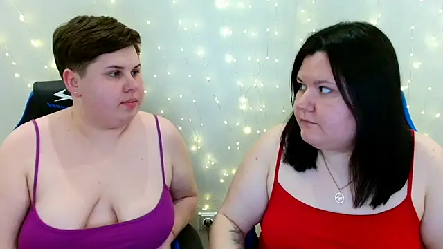 BeckyAndHellen webcam