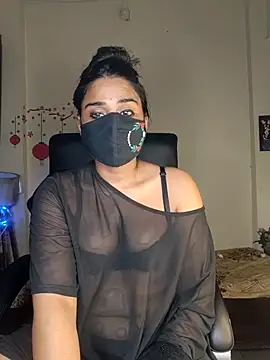 Webcam Model (Black-Pearll)  is live.Free join now!