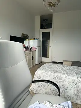 Webcam Model (SashaLiciosa_) is live