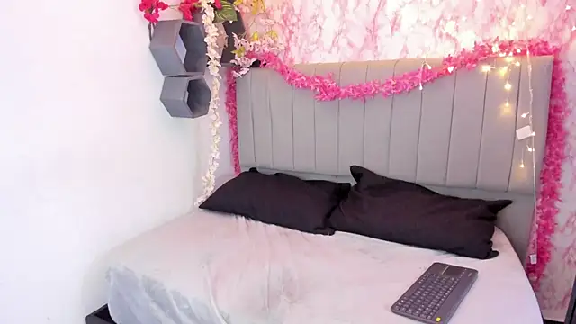 Emily_Roussee webcam