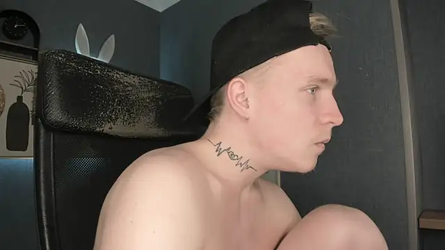 AlexxSweet live sex cam