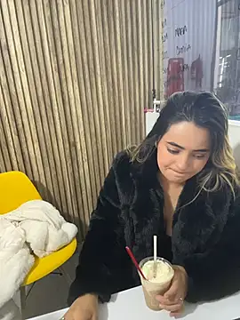 Antonella_Julieta webcam