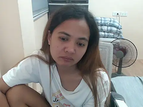 xTheLastVIRGINx webcam