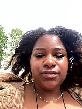 Webcam Model (xoxoSELENAxoxo)  is live.Free join now!