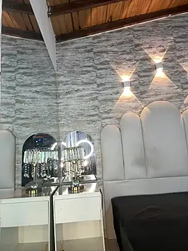 Webcam Model (Kristy1_)  is live.Free join now!