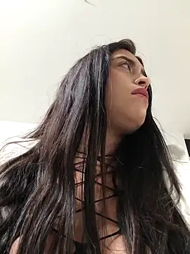 MissNyraSecret webcam