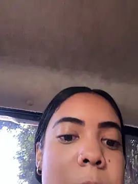 NAUGHTY_LITTLE_18 webcam