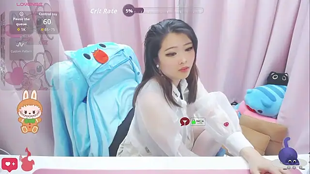 momoLoveLuna webcam