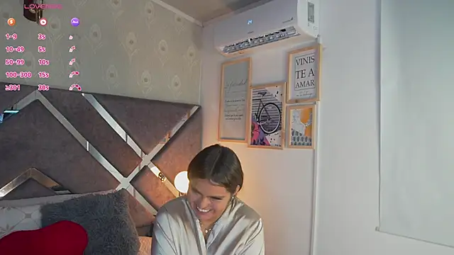 AlinnaJohnson webcam