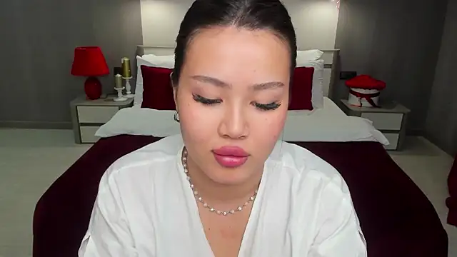 Brunette_Charm webcam