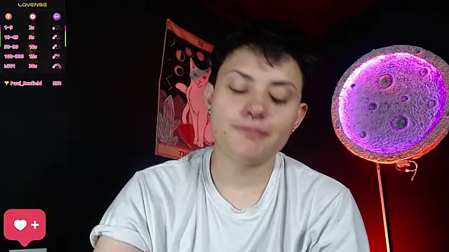 girl_intense444 webcam