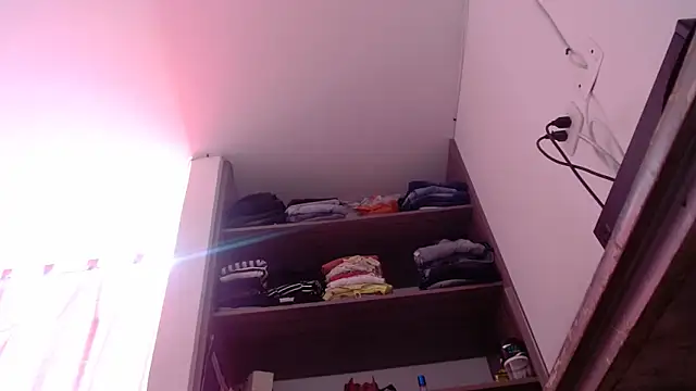 nicolle_milf1978 webcam