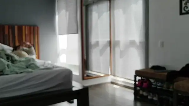 LauraaPeachh1 webcam