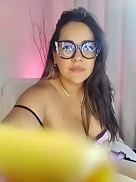 Webcam Model (Nicoleefaith_) is live