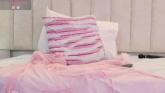 Mia_rom11 live sex cam