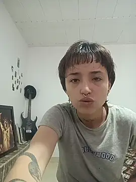 AlexxaAndRileyy live sex cam