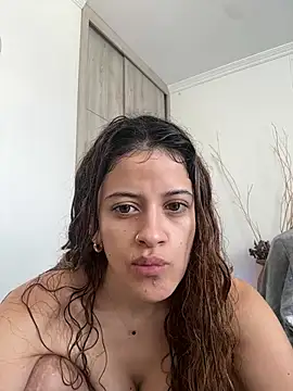 alana15's live cam