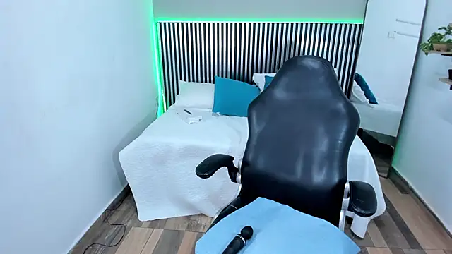 Stacey_white_ webcam