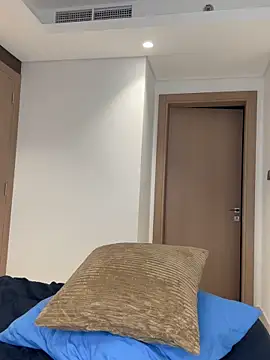 Webcam Model (alexademie1)  is live.Free join now!