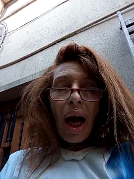 Webcam Model (FrozenWaffle)  is live.Free join now!