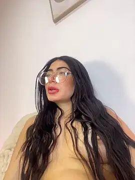 Webcam Model (Mia_222)  is live.Free join now!