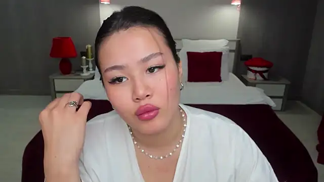 Brunette_Charm webcam