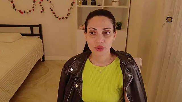 LovelyBeatrice webcam