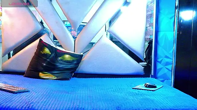 Oliver_Jamees webcam