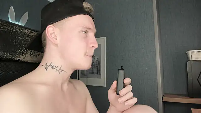 AlexxSweet live sex cam