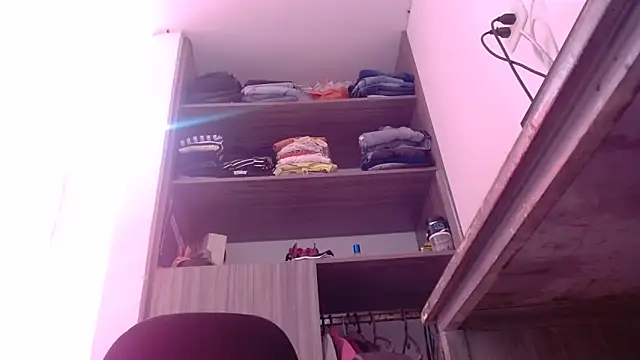 nicolle_milf1978 webcam