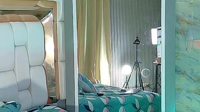 kinkylittlegirll webcam