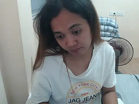 xTheLastVIRGINx webcam