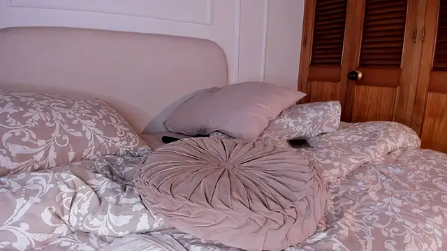 conniedeep - ConnieDeep's free webcam - UK Sex Cams