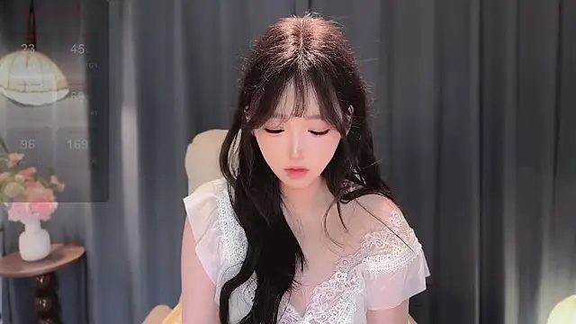 美女Yaiyigirl在线直播