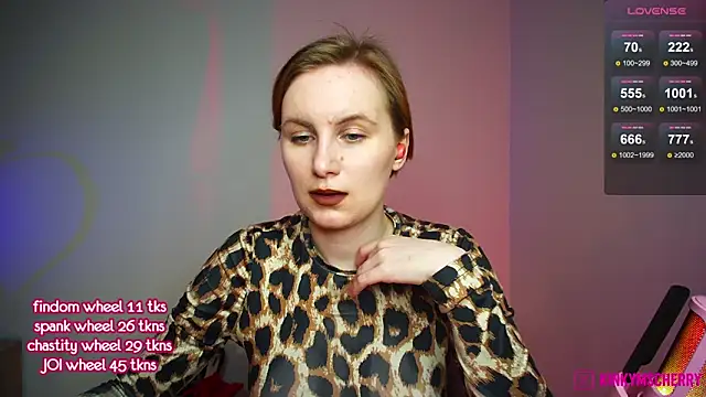 KinkyMissCherry webcam