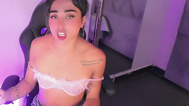 Daniiela_Ember webcam