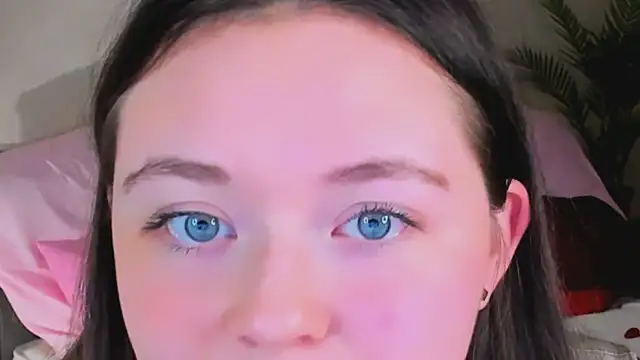 AlluringLookk webcam