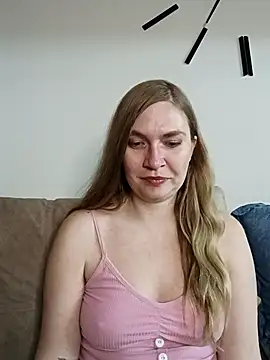 kisavixen - KisaVixen's free webcam - UK Sex Cams