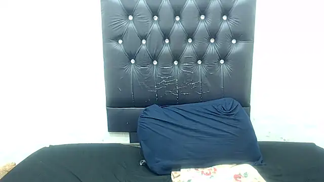 AUGUSTBLOOMxx webcam