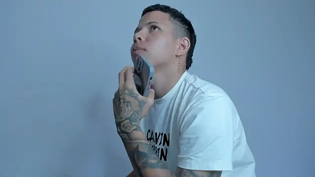 LatinsGuys2026 webcam