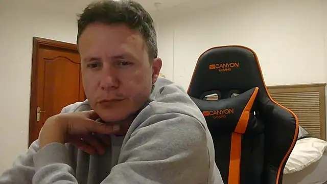 TroyDieselXXX webcam